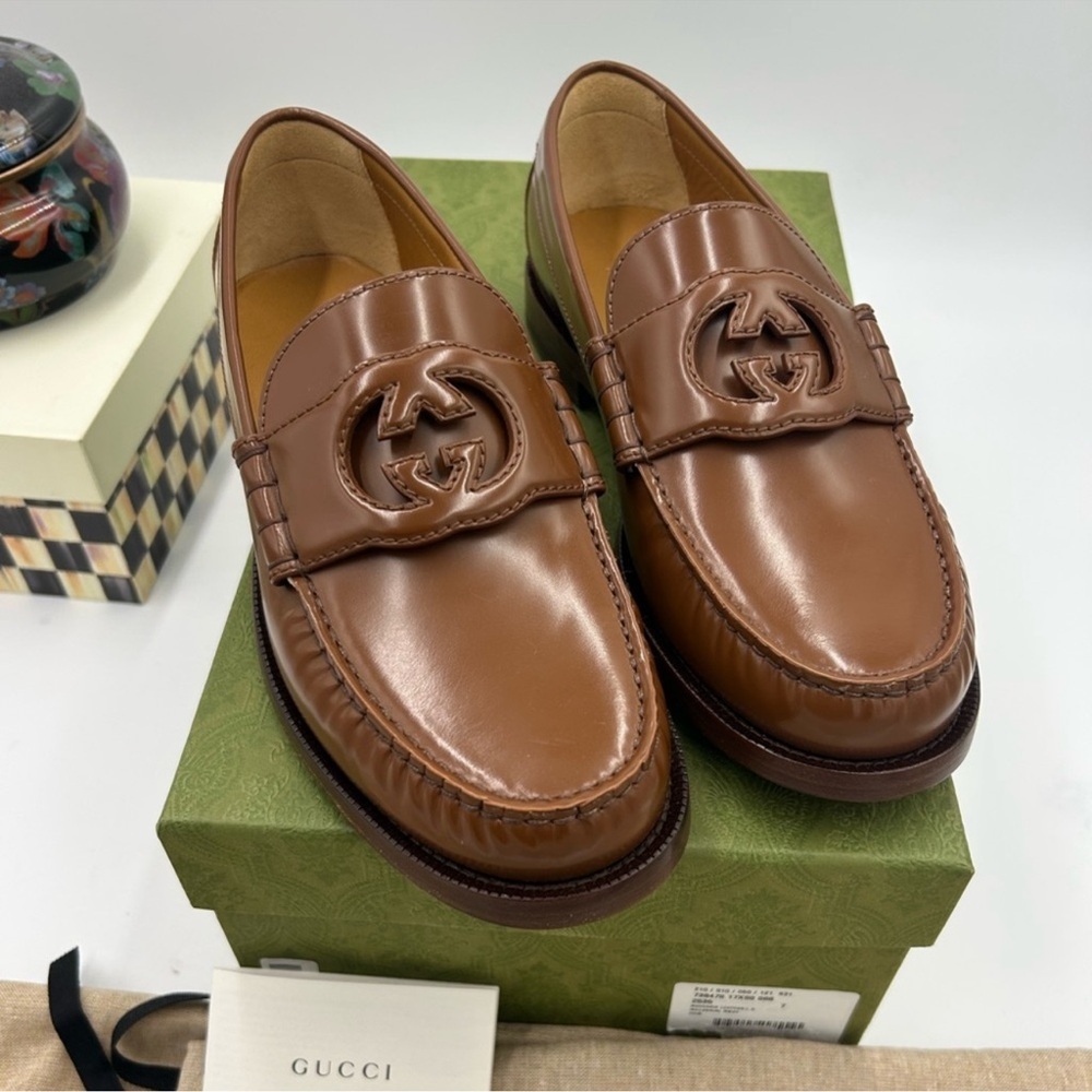 Men’s Gucci interlocking G leather loafer size 7 fits eight US made in Italy